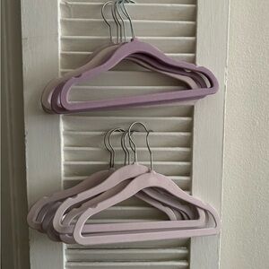 20 Non-Slip Velvet Hangers for Girls Closet. Child Size Clothes. NEW. Lavender